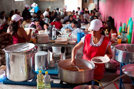 Abastecen más de 687 mil toneladas de alimento mensuales a comedores en Veracruz