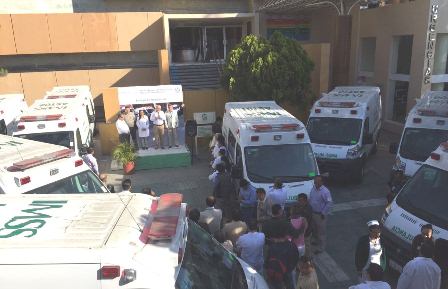 Entrega IMSS-Oaxaca diez ambulancias para sus hospitales