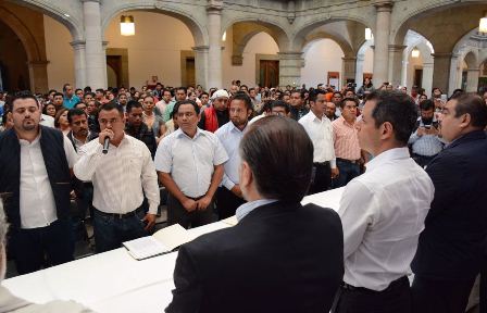 Recibe Alejandro Murat Pliego Petitorio de la Sección 22 del SNTE