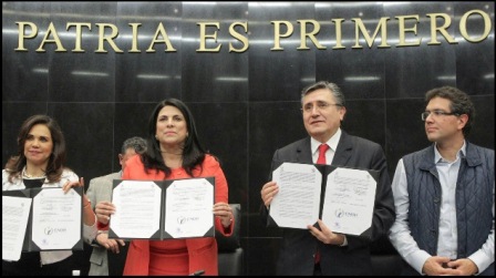 Firman Senado y CNDH convenio para proteger a los migrantes en retorno