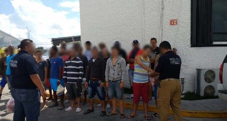 Rescata Policía Federal a 31 inmigrantes cubanos secuestrados en Quintana Roo
