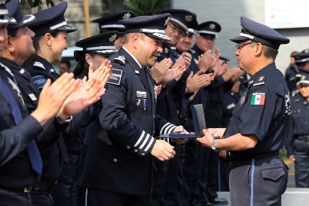 Reconocen a policías federales por sus acciones como funcionarios ejemplares