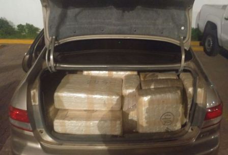 Interceptan dos vehículos que transportaban cerca de media tonelada de marihuana en BC