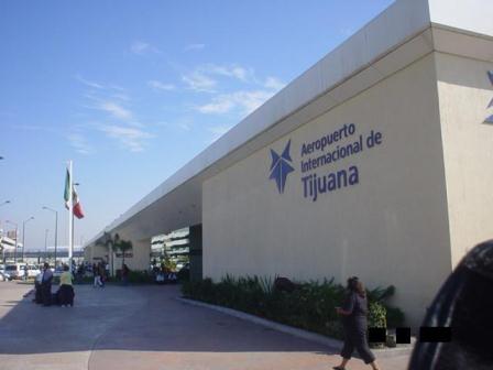 Aprehenden en aeropuerto de Tijuana a dos mujeres que transportaban heroína entre sus ropas
