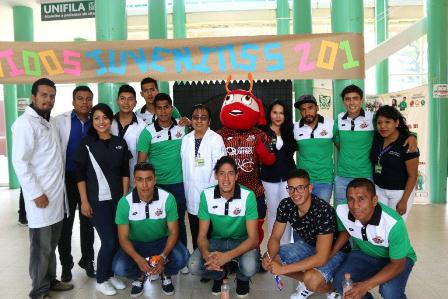 Comparten futbolistas profesionales vivencias con estudiantes, en el IMSS