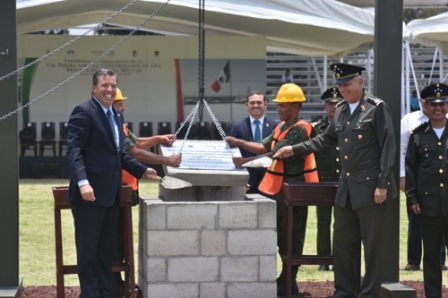 Colocan la primera piedra para construcción de una Brigada de Policía Militar en Irapuato