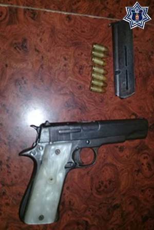 Detenidos tres sujetos que viajaban con un arma en Acatlán, Oaxaca