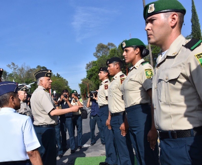 Entregan uniforme administrativo al personal de tropa del Ejército y Fuerza Aérea Mexicanos