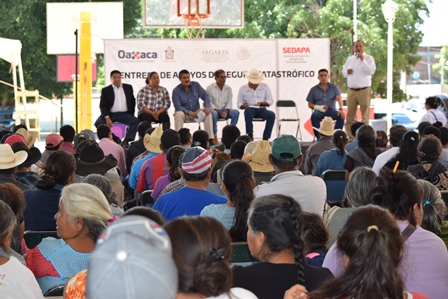 Entrega SAGARPA y SEDAPA apoyos de siniestros agropecuarios por 65 mdp