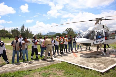 Fluye entrega de apoyos del FONDEN a municipios afectados por Tormenta Tropical “Beatriz”