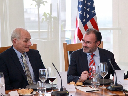 Analizan Videgaray y Kelly medidas para facilitar flujo de personas y bienes en la frontera