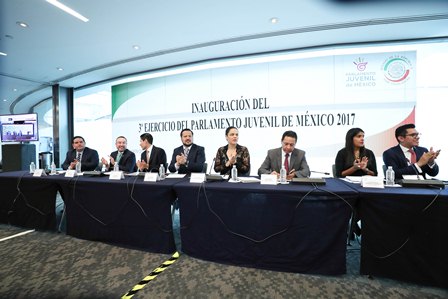 Llaman a jóvenes a participar en política y a combatir la corrupción en beneficio de México
