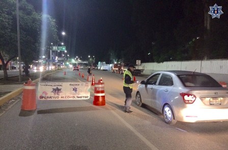 Retira Policía Vial a 19 conductores de la vía pública tras Alcoholímetro en Oaxaca y Tuxtepec