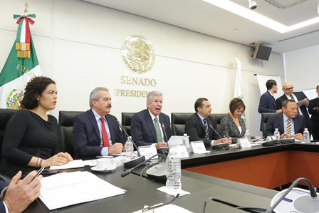 Deben empresas responder por Paso Exprés, señala Ruiz Esparza a senadores y diputados
