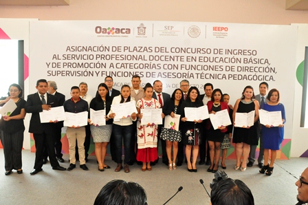 Asigna Gobierno de Oaxaca 366 plazas de nuevo ingreso y de promoción a docentes idóneos