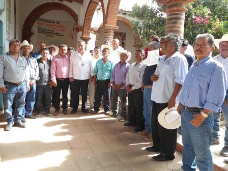 Consagra obispo diocesano ‘esquila’ en San Miguel Amatitlán, Oaxaca