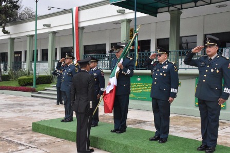 Pasan revista y abanderan a Banda de Música del Ejército que participará en Chile