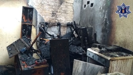 Rescata Policía Estatal a dos menores de edad en incendio domiciliario en Loma Bonita