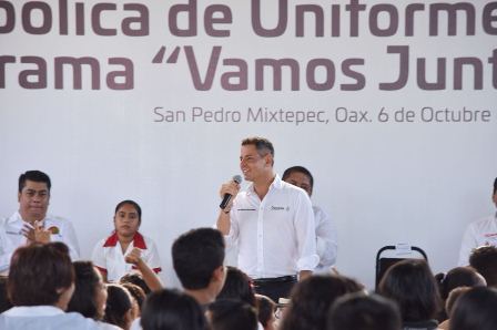 En la Costa de Oaxaca. Arranca Programa “Vamos Juntos a la Escuela”