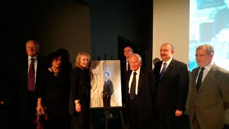 En París, rinden homenaje al escritor mexicano Carlos Fuentes