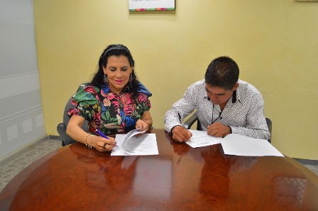 Suscribe IOAM convenios con autoridades municipales para atender a migrantes