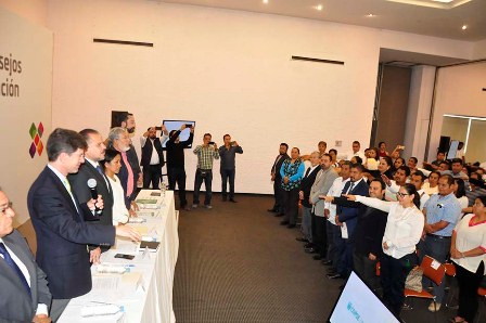 Rinden protesta integrantes de 30 Consejos Distritales de Participación Social en la Educación