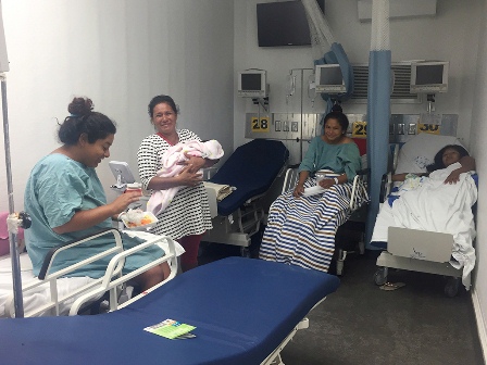 Después de los sismos, nacen 155 bebés en el Hospital Móvil de Juchitán, Oaxaca