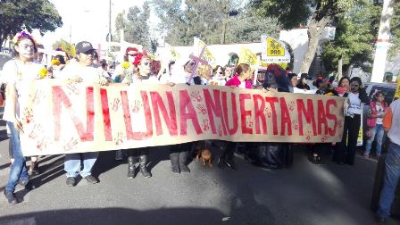 Marchan en Ecatepec en contra de la violencia hacia la mujer