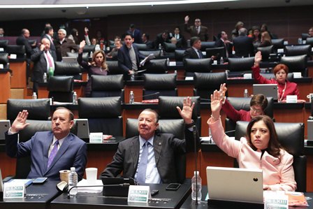 Urge Senado a consulados a respaldar a dreamers para evitar abusos de autoridades de EU