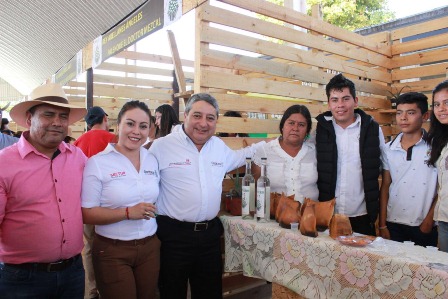 Inaugura Secretaría de Economía Segunda Feria del Mezcal Minero en Minas, Oaxaca