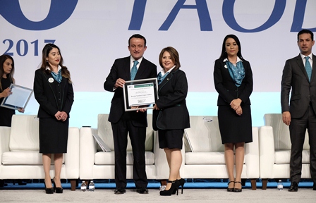 Por mejorar trato y disminuir quejas, reconoce IMSS a personal que atiende y orienta a derechohabientes