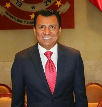 Tras los sismos de septiembre, celebra diputado regreso a clases en Juchitán