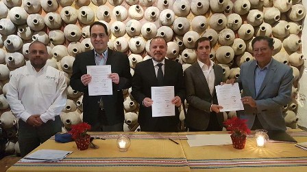 Firman IEEPO y Fundación BBVA convenio para rehabilitación de escuelas