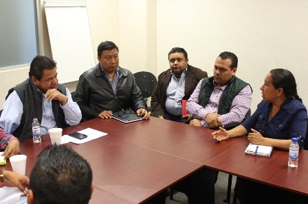 Trabaja SINFRA con autoridades de la Sierra Sur para realizar obras prioritarias