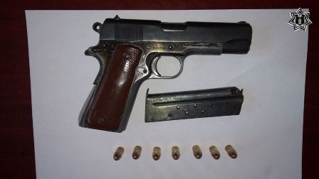 Detiene Policía Estatal a mujer armada y recupera camioneta robada en Oaxaca