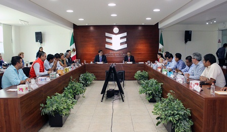 Compiten por candidaturas a diputaciones y concejalías nueve mil 660 personas en Oaxaca