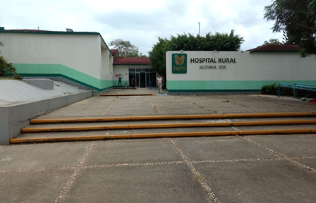 Retiran médicos de Hospital Rural IMSS-Prospera tumor de ovario de 15 kilos a adolescente