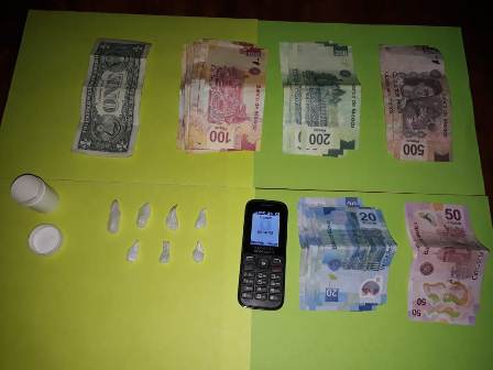 Detiene Policía Estatal a tres personas por delitos contra la salud; aseguran motocicleta robada