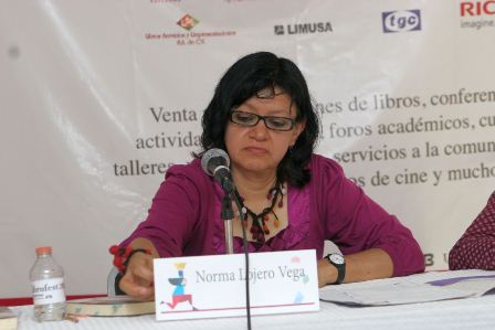 Con libro biográfico hacen reconocimiento a Josefina Vicens en el Librofest Metropolitano