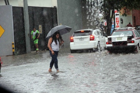 Por zona de Baja Presión al Sur del Golfo de Tehuantepec se mantendrán lluvias en Oaxaca