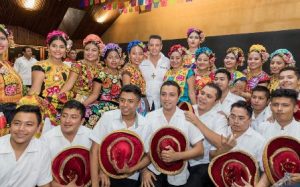Previo al Desfile de Delegaciones se llevó a cabo la “Comida de la Hermandad”.