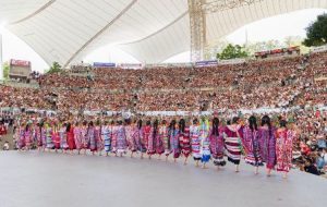San Juan Bautista Tuxtepec puso de pie a las miles de personas al ejecutar "Flor de Piña".