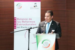 También, luchar contra la informalidad,  y abatir la desigualdad de género.