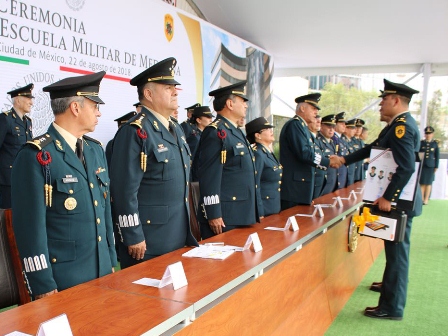 Ceremonia de graduación de 58 alumnos de la Escuela Militar de Medicina