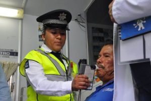 Continuarán operativos de alcoholimetría denominados “Con nueva actitud sin accidentes”.