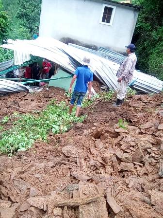 Atienden daños por deslizamiento de ladera en Choapam: CEPCO