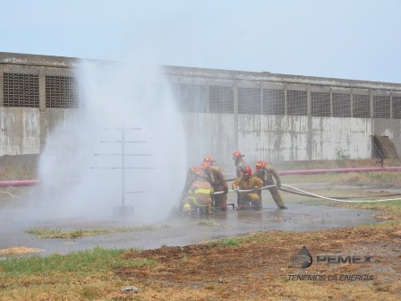 Realizan prácticas contraincendio al interior de la Refinería “Antonio Dovalí Jaime”