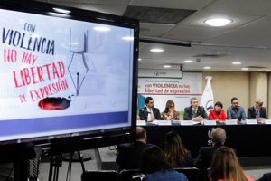 Tendente a visibilizar los riesgos que enfrentan los periodistas en el país.