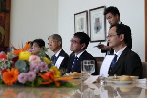 Kono reiteró la importancia de los intercambios económicos y de cooperación.