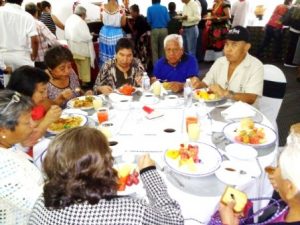 También se le olvida el nombre de las cosas y de las personas.